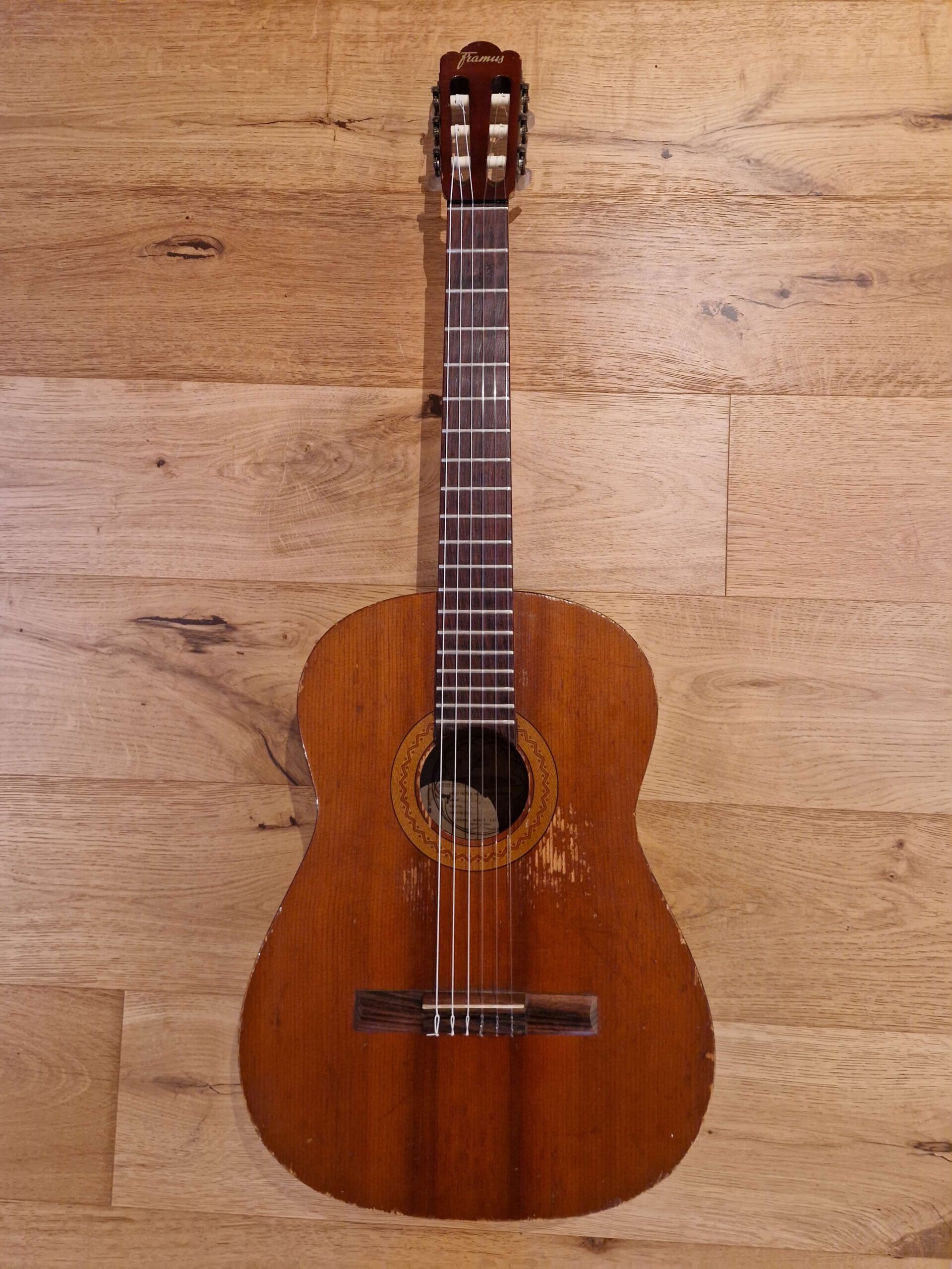 Framus Klassisk Guitar Ukendt Model Guitargaragen framus-klassisk-guitar-ukendt-model-guitargaragen